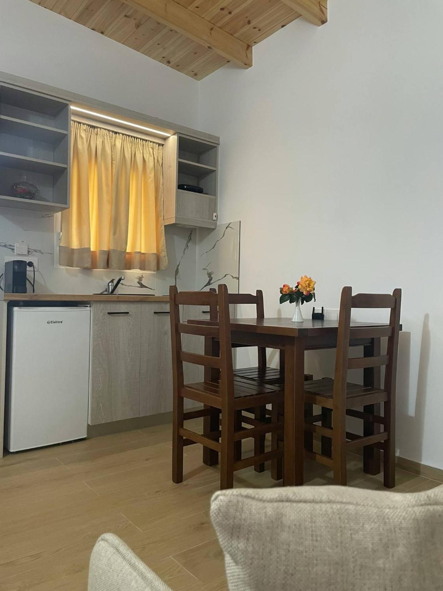 Milos Apartments Himare Exterior photo